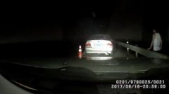 前后一个灯都没有“瞎子车”夜行高速20公里