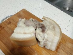 煮了一个多小时的猪肉竟是硬的 筷子都戳断了