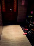 邻居把鞋架鞋子放走廊 让走廊空气有些失控