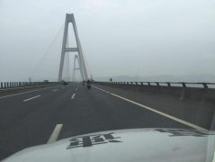 宝马豪摩车队组团来渝 高速路上被拦截