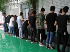 学校传统：学生说脏话被罚集体漱口 家长纷纷表示支持