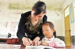 重庆有一位45岁开始自学英语 坚持18年的乡村好老师