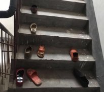 男子深夜盗鞋行为诡异 竟每双只盗一只