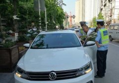 外地男子来到重庆旅游 交巡警足足等他40分钟