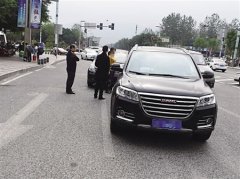 遭“别车”怀恨在心 斗气抢道引发事故