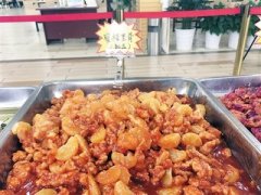 高校食堂惊现“黑暗料理” 看到都吃不下去