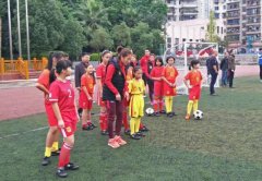 中国女足走进永川校园开展互动活动