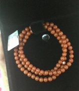 拆开老公送的生日礼物后  妻子全然崩溃