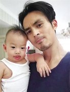 不忍老婆太辛苦 男子辞职当起全职奶爸