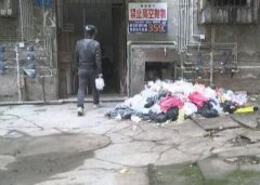 10元每月的费不交 清洁工不来垃圾堆到二楼
