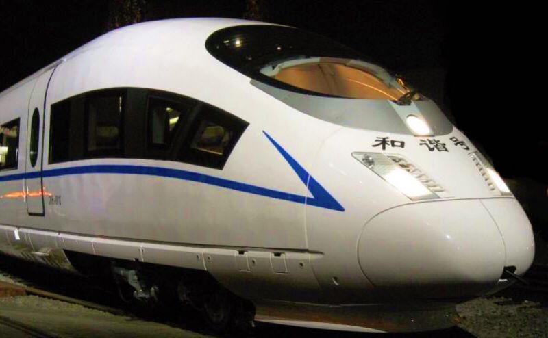 新型动车组首秀渝万高铁 车头有个好形象的名字