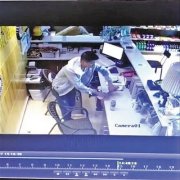 影院吧台两部手机被顺走 老板悬赏3000元求线索