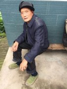 司机撞倒智障老人后弃车逃跑 民警讨公道