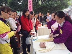 重庆月嫂月薪最高15800元  男网友都想去