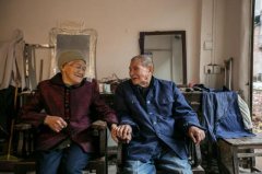 重庆最年长的一对理发师：不论男女老少一律收五元