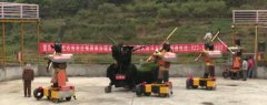 夫妻俩开农家乐 “牛魔王”“光头强”成服务员
