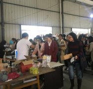 双十一包裹“攻陷”高校 快递员忙到凌晨三四点