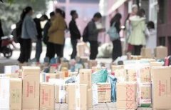 双十一过后高校包裹堆积如山 “取件盛况”还将持续一周
