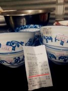 超市买碗标一个价卖一个价 顾客理论竟遭强硬驳回