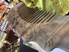 重庆现巨型香檀木梳子  梳齿比大指姆还粗