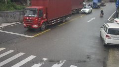 女司机报警要求追查肇事车 结果查来查去自己就是肇事者
