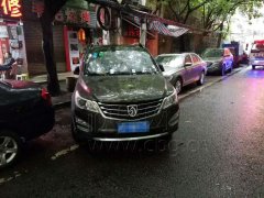 男子霸道违停 连吃两罚单被拖移