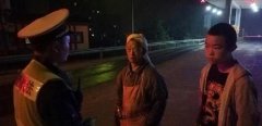 男子回家心切夜晚徒步高速  原因让人感慨