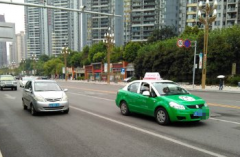 手机遗落出租车上 失主一个电话驾驶员就送还