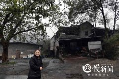 女蛇王建大平层装暖气 养7000条眼镜蛇