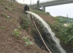 重庆一河流被污水污染 居民用水受影响