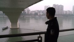 老太意外落水 警民齐心救援