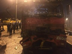 白天打麻将夜晚通宵驾车  半路“打个盹”损失10万余元