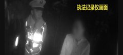 一男子眼睛高度近视 开车时眼镜“掉”了