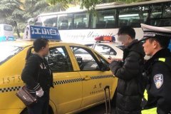 艺考生准考证遗失出租车后备箱 “的姐”开车送回