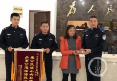 女子把密码写在银行卡上 钱包里5张银行卡全遭盗取