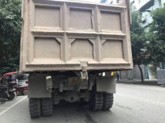 货车轮胎花纹没了还在跑 遭罚200元还被责令换胎