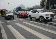 为抢3秒钟 卡宴一脚油除脱20万