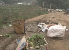 运沙车倒车过程中 碾压三轮车