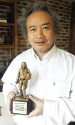 男子用镜头收藏重庆历史 30年拍10万余张照片