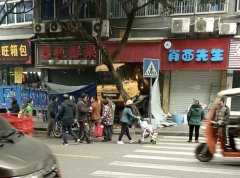 炸鸡店装修 楼层都在震动