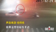 重庆一司机无视红灯 连车带人被撞飞