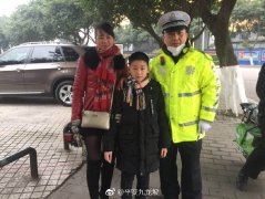 小男孩独自出门下错站 没钱回家