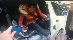 面包车司机超员载老乡  7座车装了11人