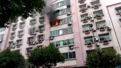 家中突发大火 一初中生正在午休