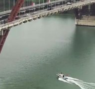 女子想不开跳江轻生 背后原因是一个男人