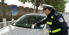 男子肇事苦等车主五小时 留字条：请联系我
