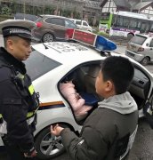看猴戏遭扒100元 初中生机智行为获得民警点赞