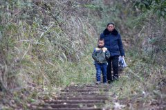重庆61岁教师坚守乡村小学40年