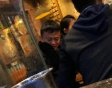 马云泡吧后吃了江湖菜 要了油辣子酱点了两份毛血旺