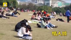 期末到了  重庆一高校情人坡化身室外图书馆